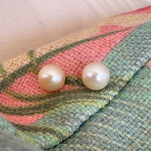 Pearl & 14 karat yellow gold Stud Earrings - Timeless Women’s Jewelry
